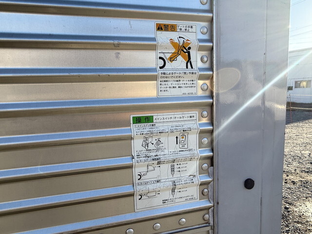 三菱ふそうキャンターアルミバン小型（2t・3t）[写真14]