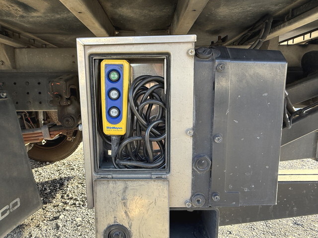 三菱ふそうキャンターアルミバン小型（2t・3t）[写真15]