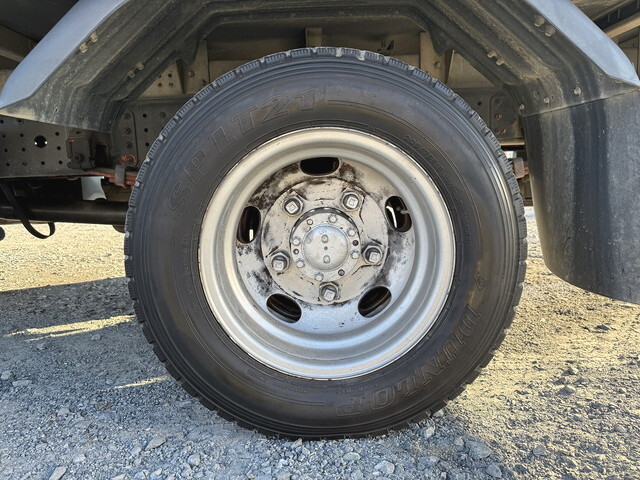 三菱ふそうキャンターアルミバン小型（2t・3t）[写真28]