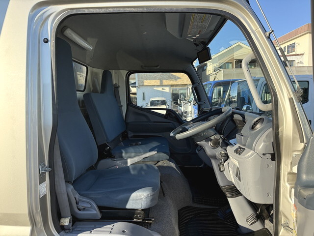 三菱ふそうキャンターアルミバン小型（2t・3t）[写真29]