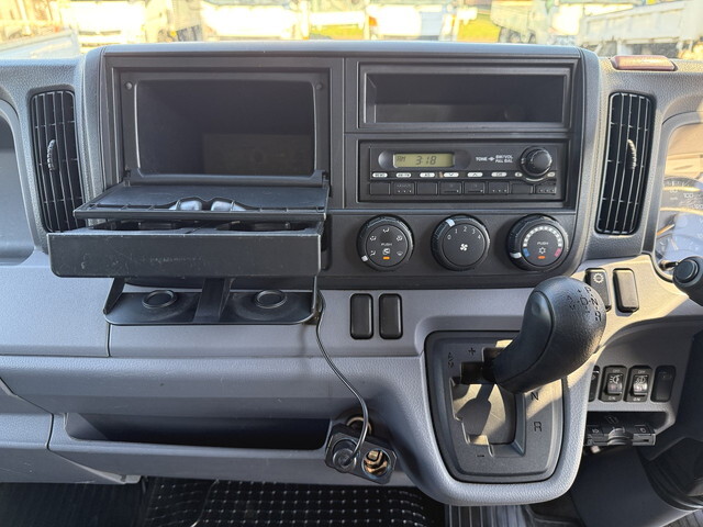 三菱ふそうキャンターアルミバン小型（2t・3t）[写真32]