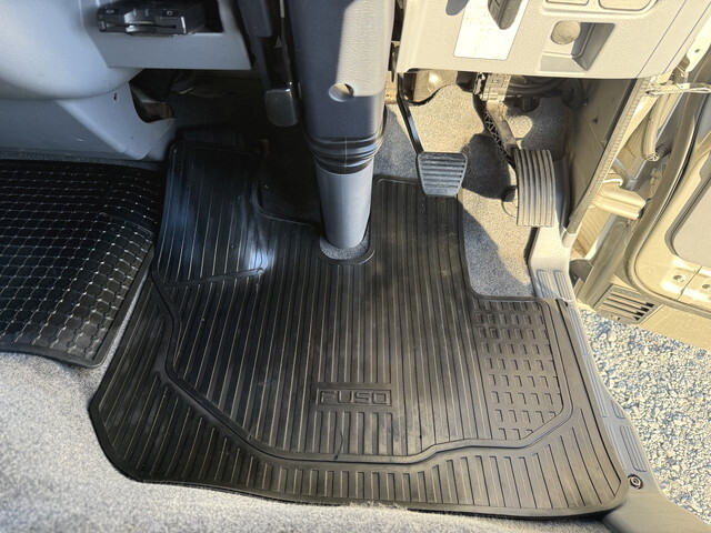 三菱ふそうキャンターアルミバン小型（2t・3t）[写真35]