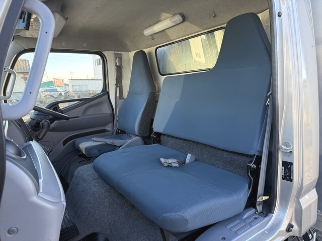 三菱ふそうキャンターアルミバン小型（2t・3t）[写真36]