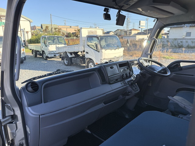 三菱ふそうキャンターアルミバン小型（2t・3t）[写真37]