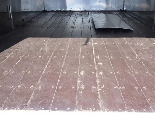 いすゞエルフアルミバン小型（2t・3t）[写真13]