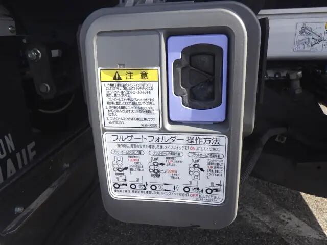 いすゞエルフアルミバン小型（2t・3t）[写真37]