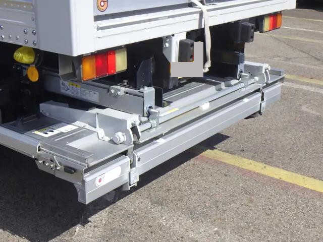 いすゞエルフアルミバン小型（2t・3t）[写真05]