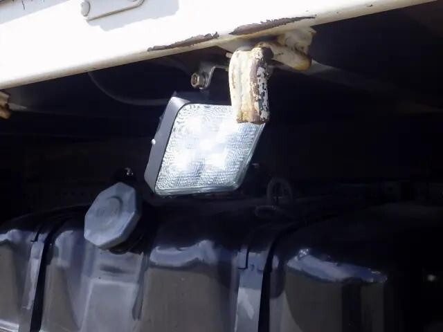 いすゞフォワード平ボディ中型（4t）[写真10]