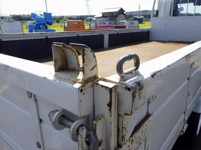 いすゞフォワード平ボディ中型（4t）[写真16]