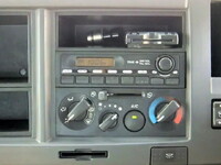 いすゞフォワード平ボディ中型（4t）[写真22]