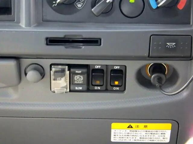 いすゞフォワード平ボディ中型（4t）[写真22]