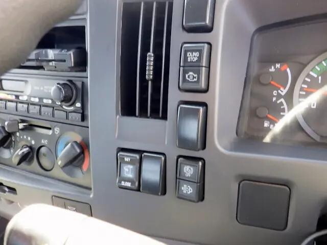 いすゞフォワード平ボディ中型（4t）[写真23]