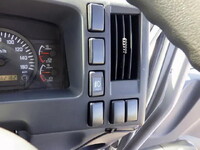 いすゞフォワード平ボディ中型（4t）[写真25]