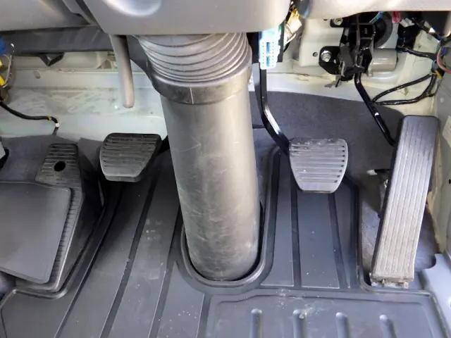 いすゞフォワード平ボディ中型（4t）[写真25]