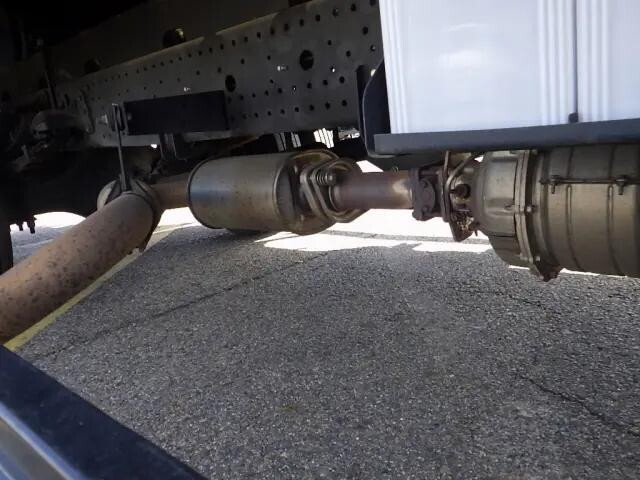 いすゞフォワード平ボディ中型（4t）[写真28]