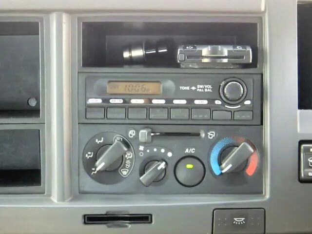 いすゞフォワード平ボディ中型（4t）[写真13]