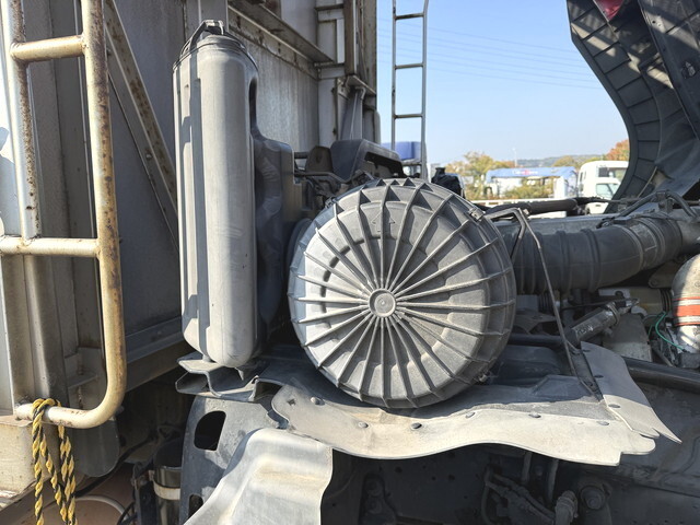 日野プロフィアアルミブロック大型（10t）[写真16]