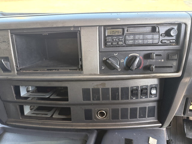 日野プロフィアアルミブロック大型（10t）[写真34]