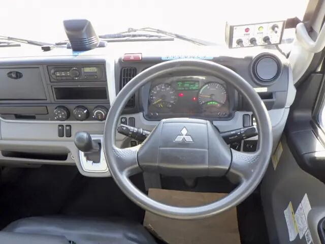 三菱ふそうキャンターパッカー車（塵芥車）小型（2t・3t）[写真24]