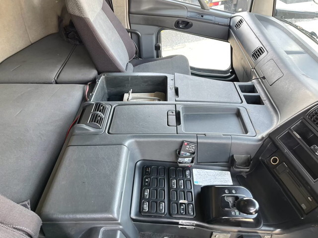 三菱ふそうスーパーグレートトレーラーヘッド（トラクターヘッド）大型（10t）[写真35]