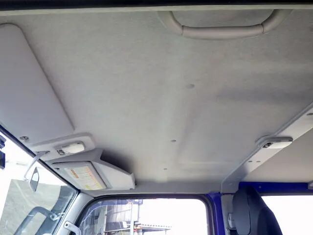 三菱ふそうキャンターダブルキャブ（Wキャブ）小型（2t・3t）[写真36]