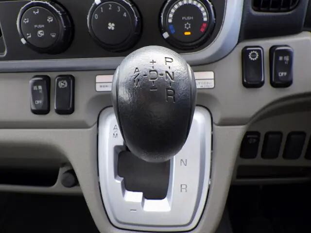 UDトラックスキャンターアルミブロック小型（2t・3t）[写真13]