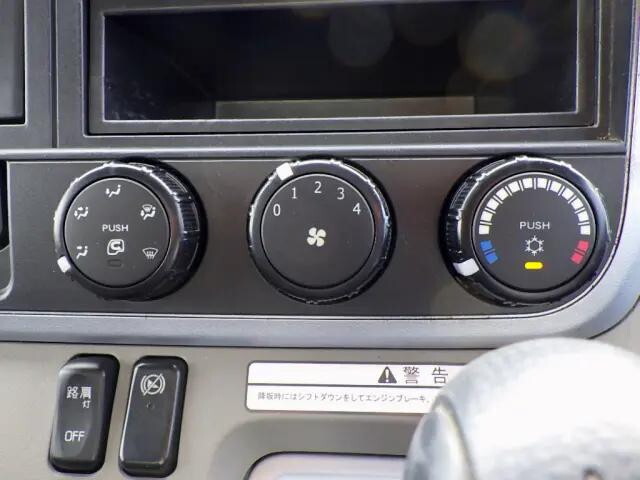 UDトラックスキャンターアルミブロック小型（2t・3t）[写真16]