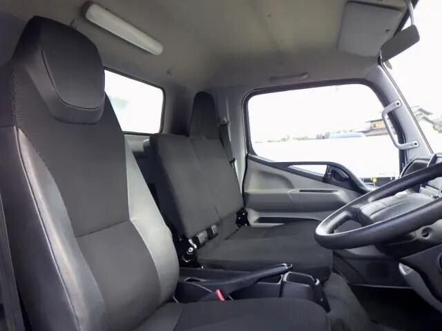 UDトラックスキャンターアルミブロック小型（2t・3t）[写真32]