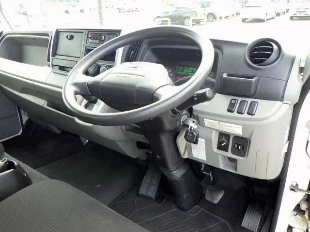 UDトラックスキャンターアルミブロック小型（2t・3t）[写真33]