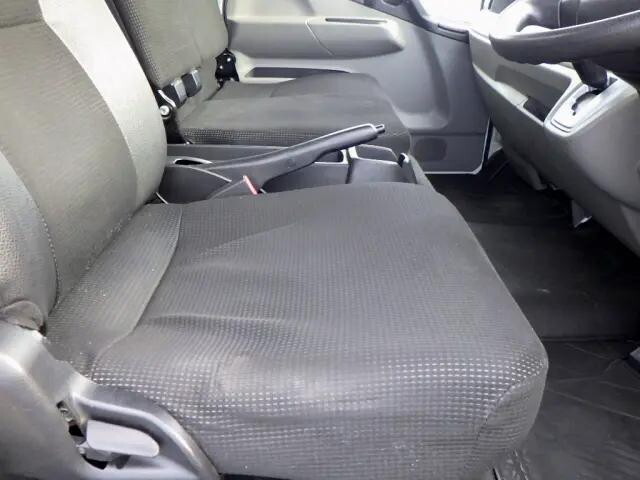 UDトラックスキャンターアルミブロック小型（2t・3t）[写真34]