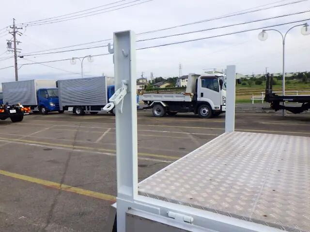 UDトラックスキャンターアルミブロック小型（2t・3t）[写真09]