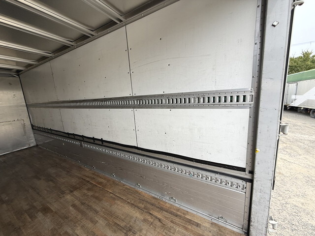 三菱ふそうファイターアルミウイング中型（4t）[写真12]