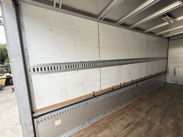 三菱ふそうファイターアルミウイング中型（4t）[写真13]