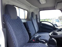 日産エルフアルミブロック小型（2t・3t）[写真32]