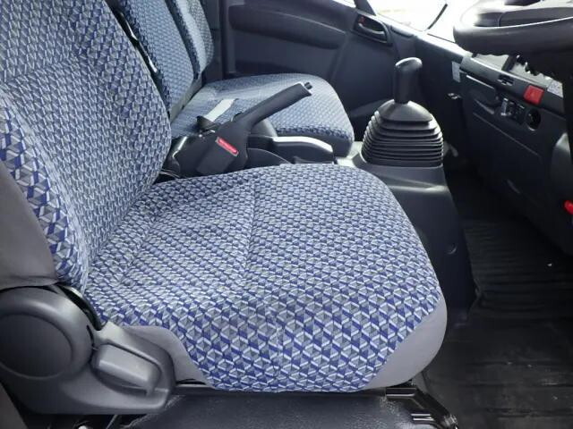 日産エルフアルミブロック小型（2t・3t）[写真35]