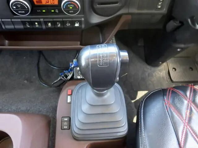 日野レンジャーコンテナ専用車増トン（6t・8t）[写真15]