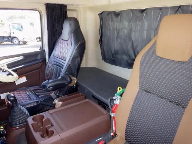 日野レンジャーコンテナ専用車増トン（6t・8t）[写真36]