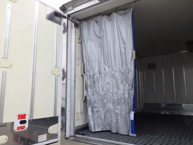 いすゞエルフ冷凍車（冷蔵車）小型（2t・3t）[写真33]