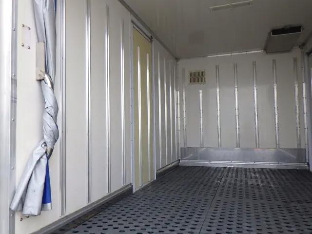 いすゞエルフ冷凍車（冷蔵車）小型（2t・3t）[写真08]