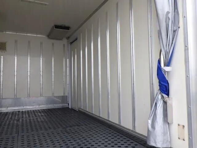 いすゞエルフ冷凍車（冷蔵車）小型（2t・3t）[写真09]