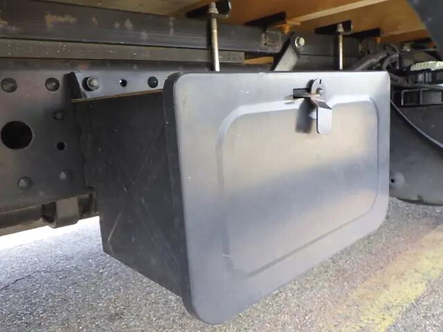 三菱ふそうキャンターダブルキャブ（Wキャブ）小型（2t・3t）[写真29]