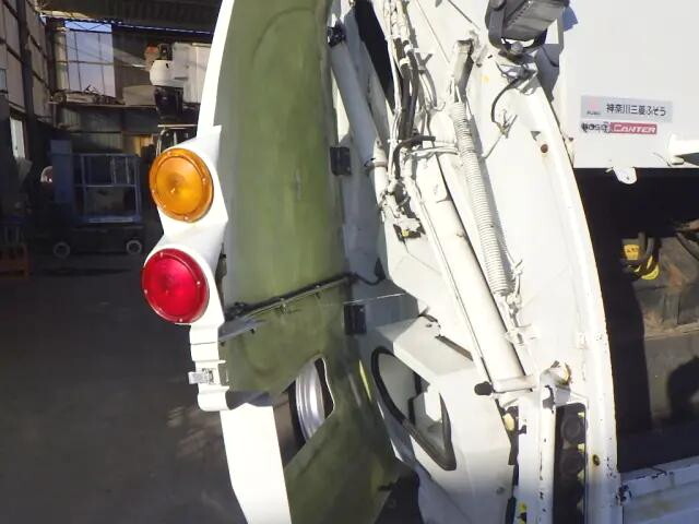 三菱ふそうキャンターパッカー車（塵芥車）小型（2t・3t）[写真27]