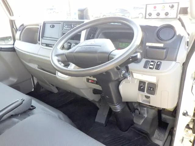 三菱ふそうキャンターパッカー車（塵芥車）小型（2t・3t）[写真39]