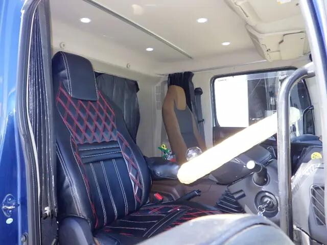 日野レンジャーコンテナ専用車増トン（6t・8t）[写真35]