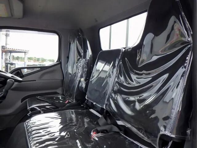 三菱ふそうキャンター平ボディ小型（2t・3t）[写真10]