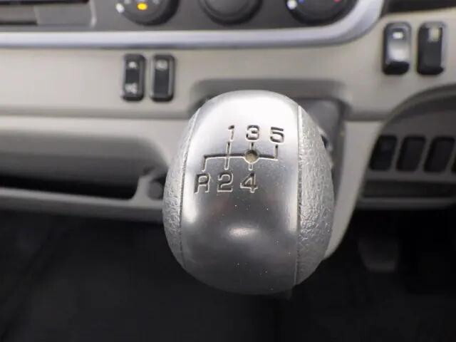 三菱ふそうキャンター平ボディ小型（2t・3t）[写真12]