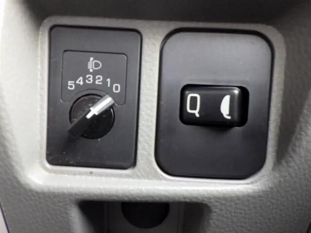 三菱ふそうキャンター平ボディ小型（2t・3t）[写真14]