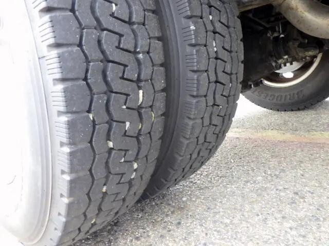 三菱ふそうキャンター平ボディ小型（2t・3t）[写真17]