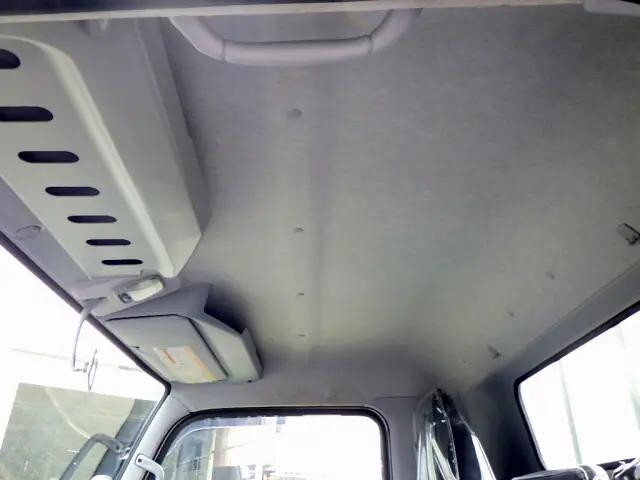 三菱ふそうキャンター平ボディ小型（2t・3t）[写真35]