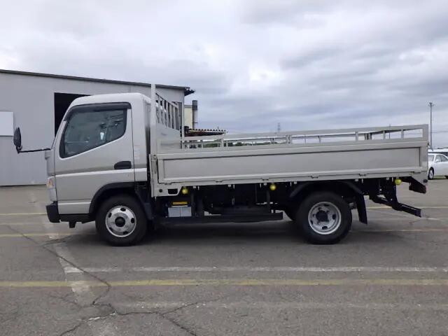 三菱ふそうキャンター平ボディ小型（2t・3t）[写真05]